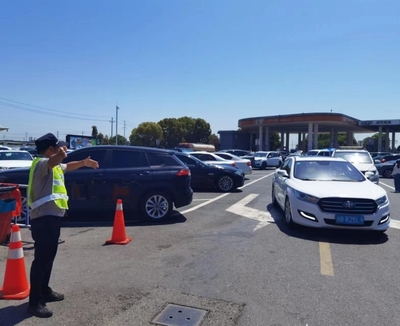 高速驿网3天客流超500万人 浙江服务区，停车场服务背后的热度与温度